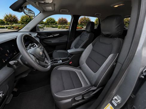 Used 2025 Chevrolet TrailBlazer LS w/ LS Convenience Package FWD image 14