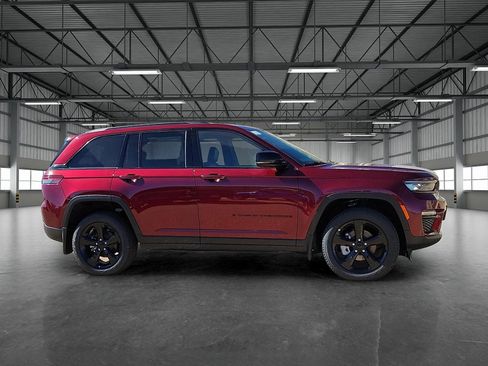 New 2025 Jeep Grand Cherokee Limited w/ Black Appearance Package image 5