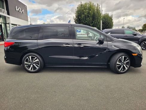 Used 2018 Honda Odyssey Elite image 3