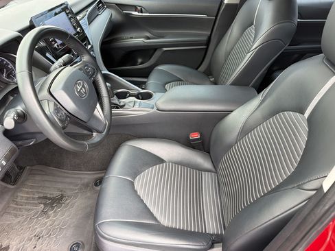 Used 2023 Toyota Camry SE FWD image 5