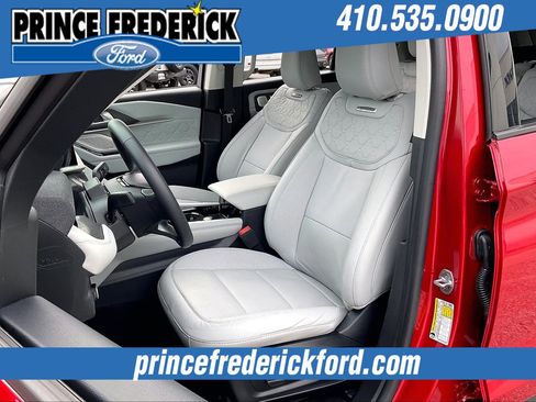 Used 2025 Ford Explorer Platinum w/ Ultimate Package image 24