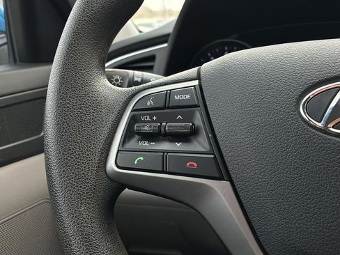 Used 2017 Hyundai Elantra SE image 23