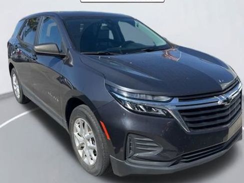 Used 2022 Chevrolet Equinox LS w/ LS Convenience Package image 1