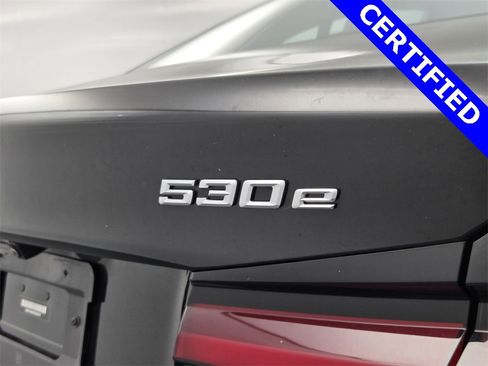 Certified 2023 BMW 530e w/ Premium Package image 23