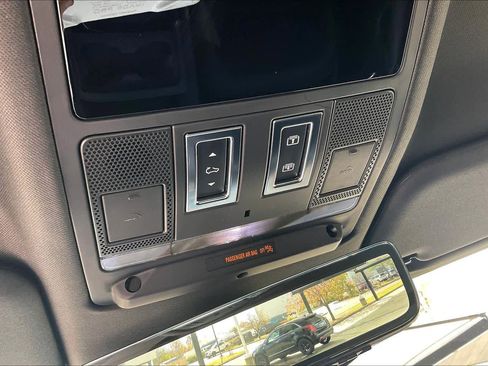 Used 2023 Land Rover Defender 90 V8 image 31