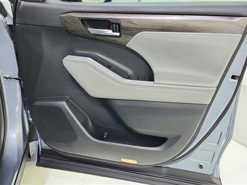 Used 2021 Toyota Highlander Limited FWD image 27