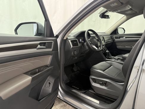 Used 2023 Volkswagen Atlas SE image 12