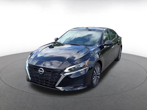 Used 2025 Nissan Altima 2.5 SV FWD image 4