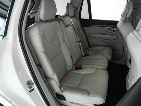 Used 2020 Volvo XC90 T5 Momentum w/ Protection Package Premier FWD image 27
