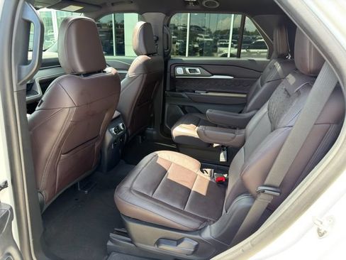 Used 2025 Ford Explorer Platinum w/ Ultimate Package AWD/4WD image 18