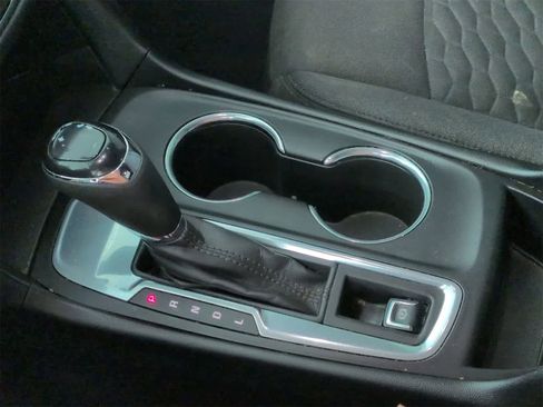 Used 2020 Chevrolet Equinox LT image 30