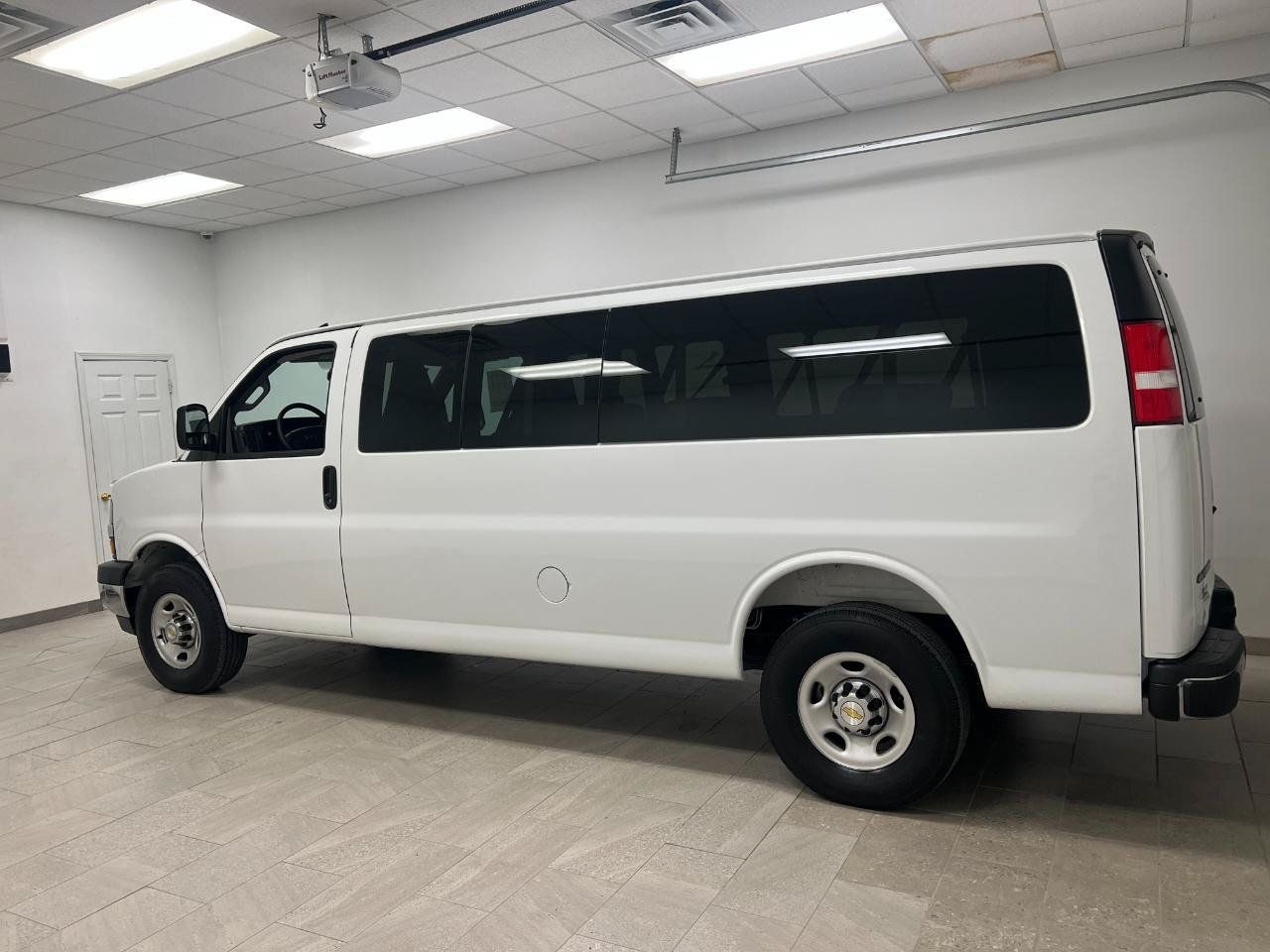 Used 2025 Chevrolet Express 3500 LT w/ LT Preferred Equipment Group RWD image 13