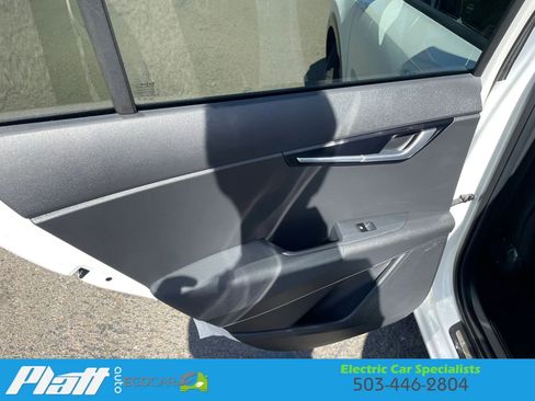 Used 2023 Kia Niro Wave image 39