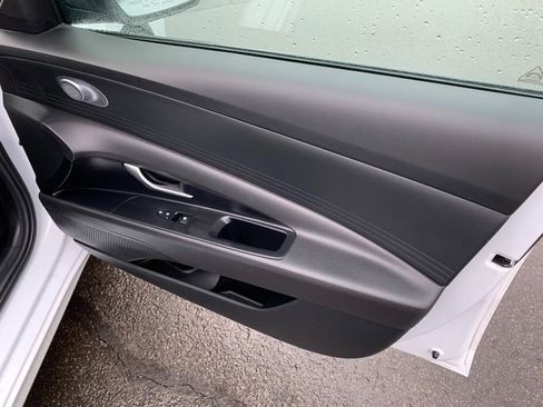 Used 2024 Hyundai Elantra Blue image 13