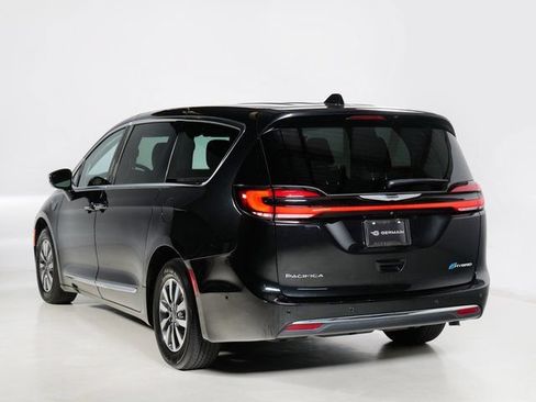 Used 2023 Chrysler Pacifica Limited FWD image 6