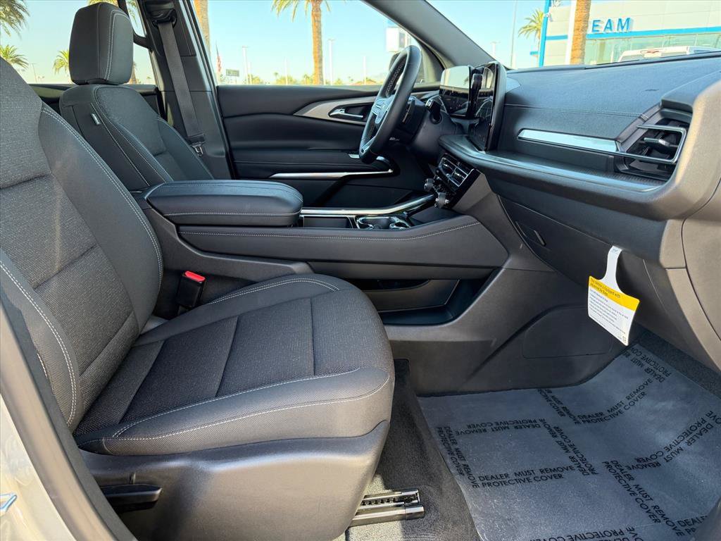 Used 2026 Chevrolet Traverse LT w/ Midnight/Sport Edition FWD image 13