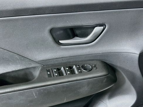 Used 2024 Hyundai Kona Limited FWD image 15