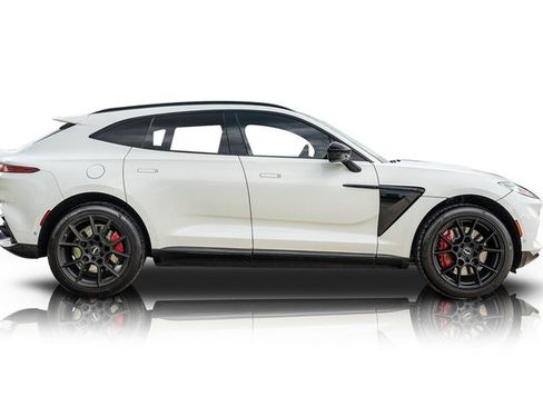 Used 2021 Aston Martin DBX image 2