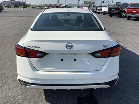 Used 2025 Nissan Altima 2.5 SV FWD image 9