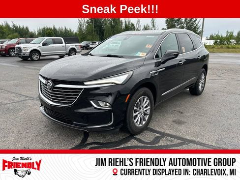 Used 2023 Buick Enclave Essence AWD/4WD image 1