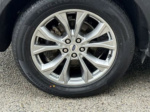 Used 2021 Ford Explorer XLT w/ Equipment Group 202A RWD image 9