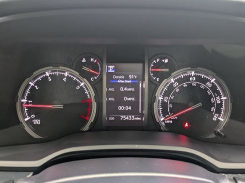 Used 2022 Toyota 4Runner TRD Off-Road Premium w/ Moonroof Package AWD/4WD image 28