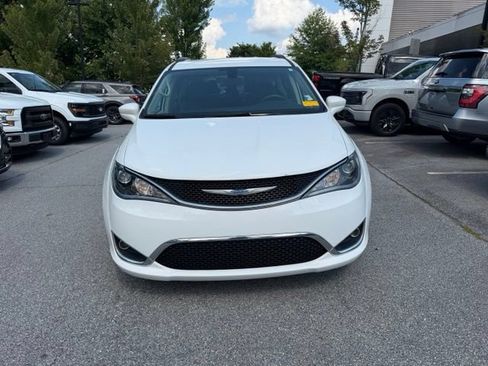 Used 2017 Chrysler Pacifica Touring-L FWD image 8