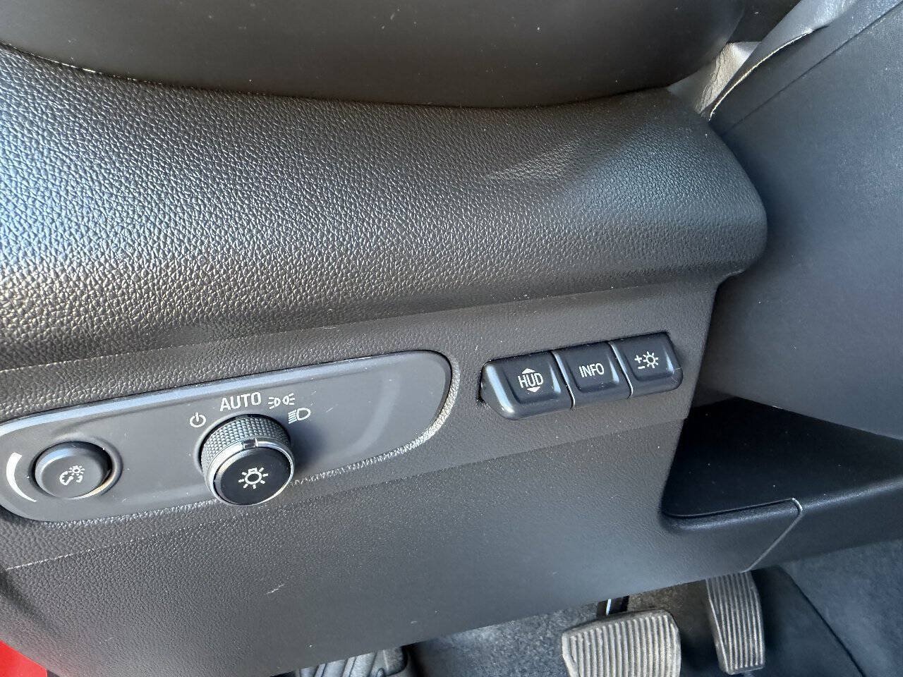 Used 2021 Buick Envision Essence w/ Technology Package I AWD/4WD image 14