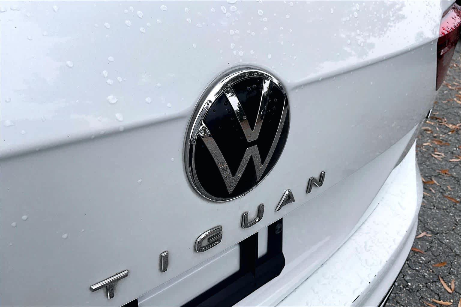 Used 2024 Volkswagen Tiguan SE R-Line AWD/4WD image 31