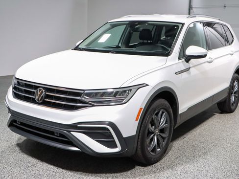 Used 2024 Volkswagen Tiguan SE image 31