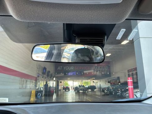 Used 2025 Nissan Versa SV FWD image 17