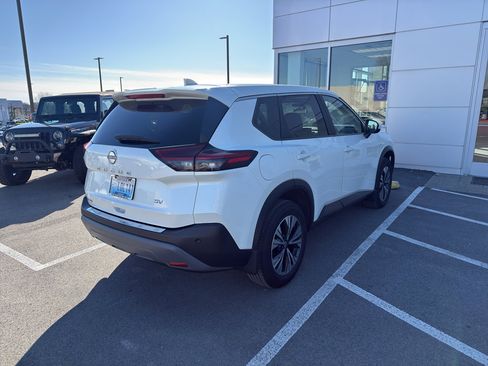 Used 2023 Nissan Rogue SV image 5