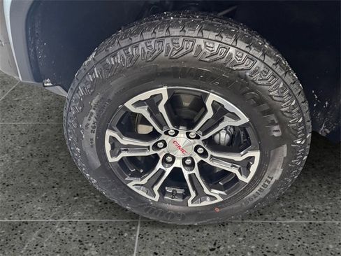 Used 2024 GMC Canyon AT4 w/ AT4 Premium Package image 24