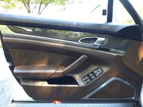 Used 2016 Porsche Panamera GTS w/ Premium Package Plus image 26