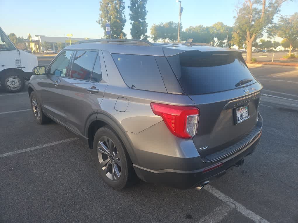 Used 2021 Ford Explorer XLT w/ Equipment Group 202A AWD/4WD image 5