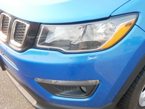 Used 2018 Jeep Compass Latitude w/ Popular Equipment Group AWD/4WD image 8