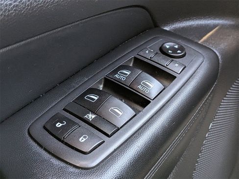 Used 2020 Jeep Grand Cherokee Limited w/ Luxury Group II image 24