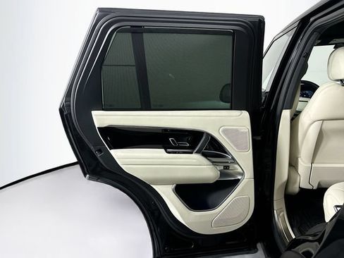 Used 2025 Land Rover Range Rover SE AWD/4WD image 23
