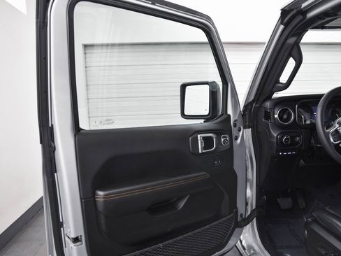 Used 2024 Jeep Wrangler Unlimited Sahara w/ Technology Group image 9