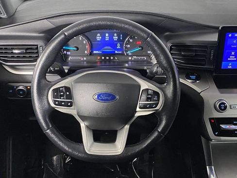 Used 2022 Ford Explorer XLT w/ Equipment Group 202A image 17