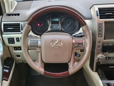 Used 2019 Lexus GX 460 Premium w/ Premium Package image 19