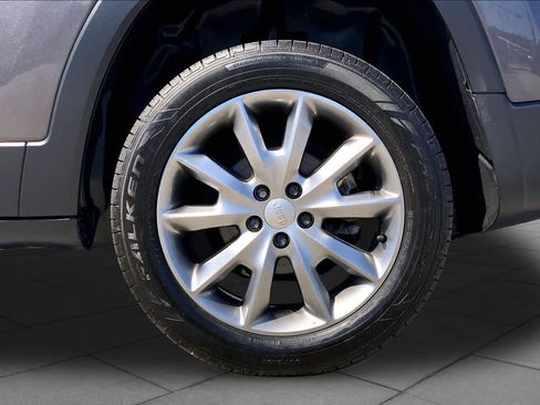 Used 2018 Jeep Cherokee Limited FWD image 9