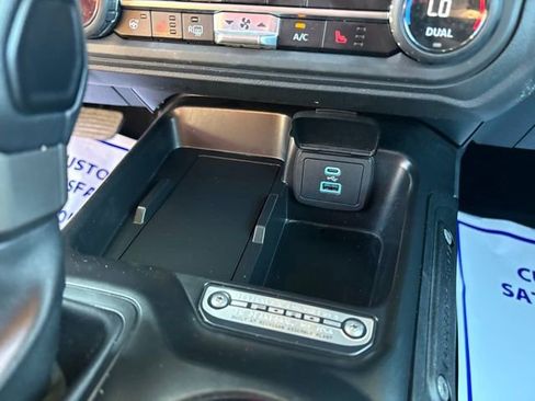 Used 2025 Ford Bronco Outer Banks AWD/4WD image 23