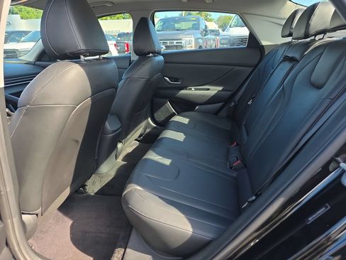 Used 2023 Hyundai Elantra Limited FWD image 16