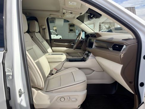 Used 2023 GMC Yukon XL Denali image 15