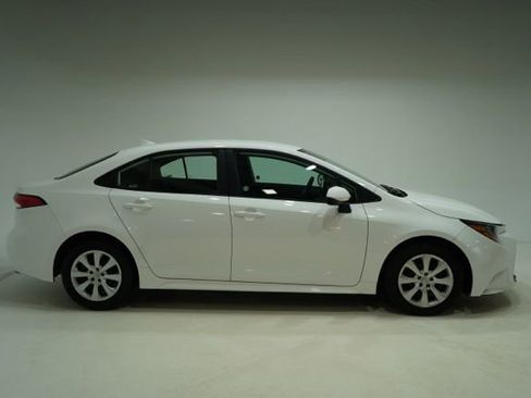 Used 2025 Toyota Corolla LE image 9