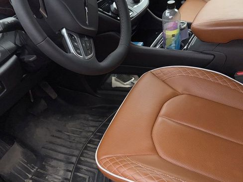 Used 2024 Chrysler Pacifica Pinnacle FWD image 8