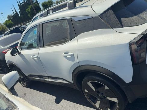 Used 2025 Nissan Kicks SR w/ Illumination Package FWD image 9