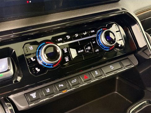 Used 2024 GMC Sierra 2500 AT4 w/ AT4 Premium Plus Package image 15