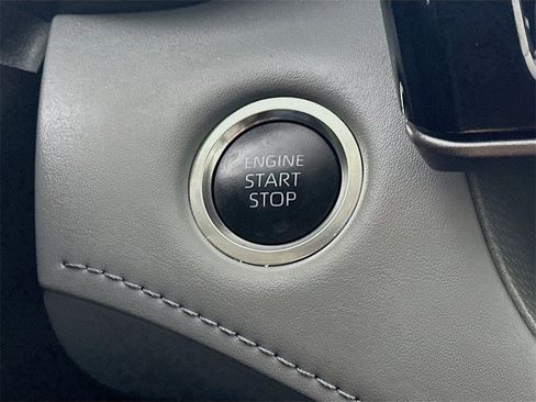 Used 2025 Toyota Highlander XLE image 26